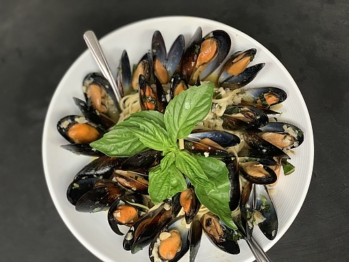 Sautéed Mussels (Red or White)